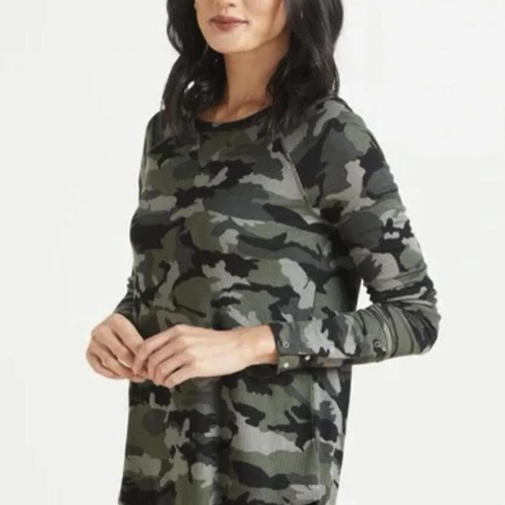 Evereve Green Camo Snap Wrist Sophie Ribbed Long Sleeve Shirt - Size - Large
